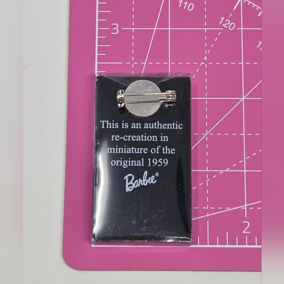 VINTAGE MINIATURE RE-CREATION 1959 BARBIE BROOCH DOLL IN BOX WOMEN JEWELRY RARE - Picture 11 of 13